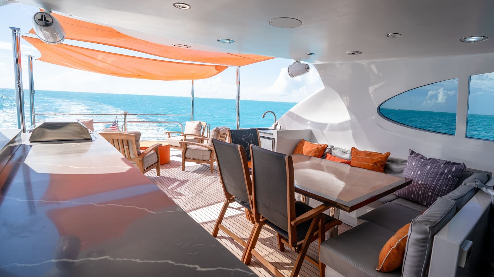 2006 Lazzara Yachts Skylounge - Photo 18