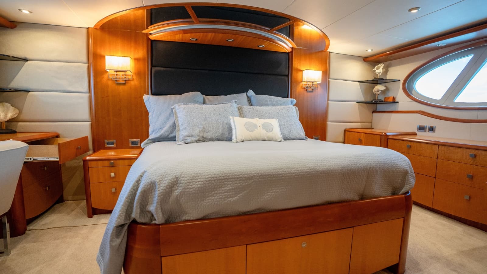 2006 Lazzara Yachts Skylounge - Photo 47