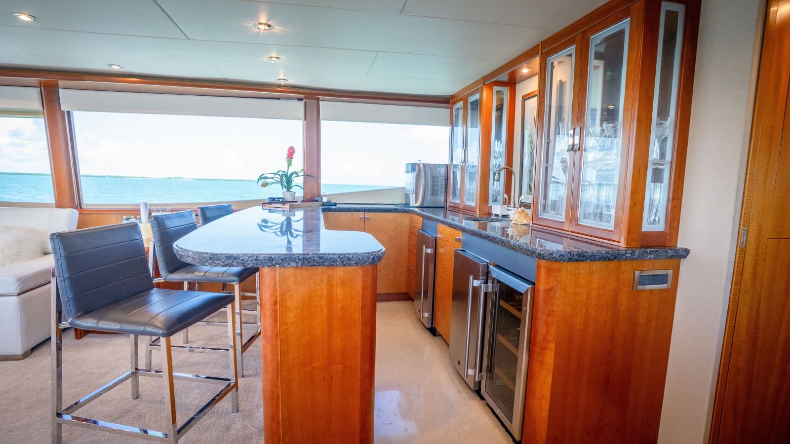 2006 Lazzara Yachts Skylounge - Photo 32