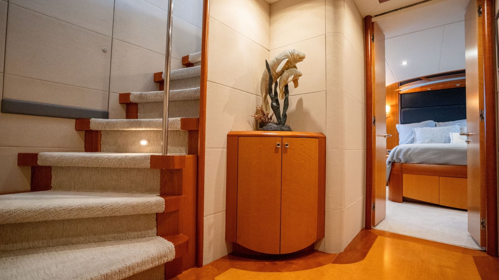 2006 Lazzara Yachts Skylounge - Photo 44