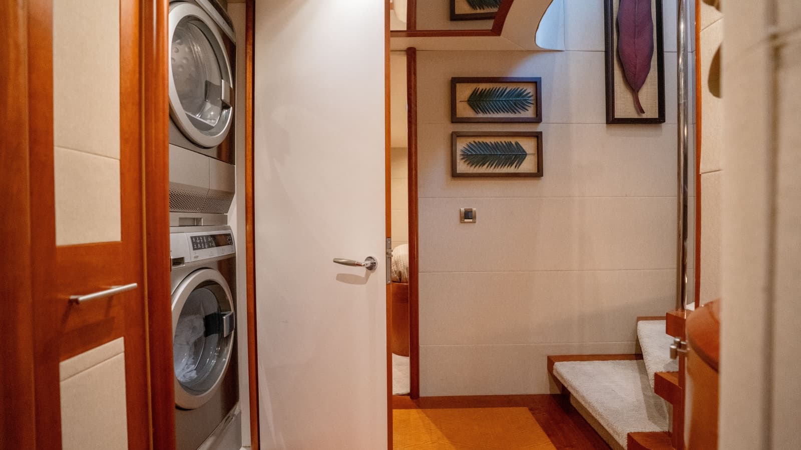 2006 Lazzara Yachts Skylounge - Photo 45