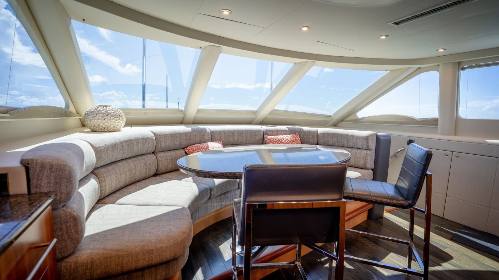 2006 Lazzara Yachts Skylounge - Photo 42