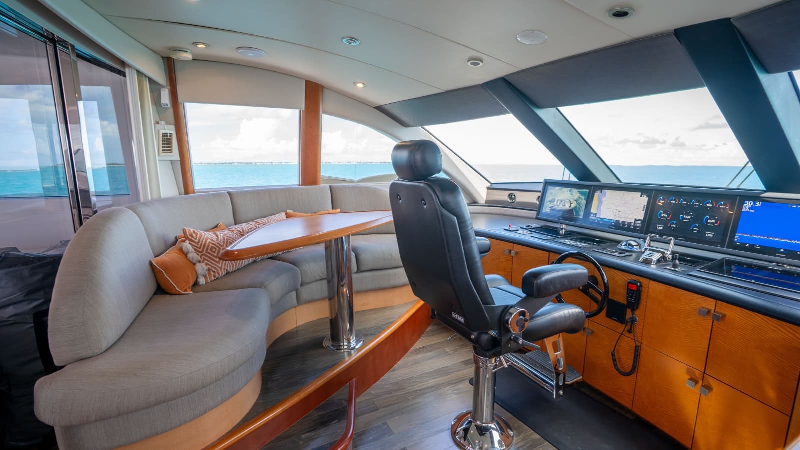 2006 Lazzara Yachts Skylounge - Photo 21