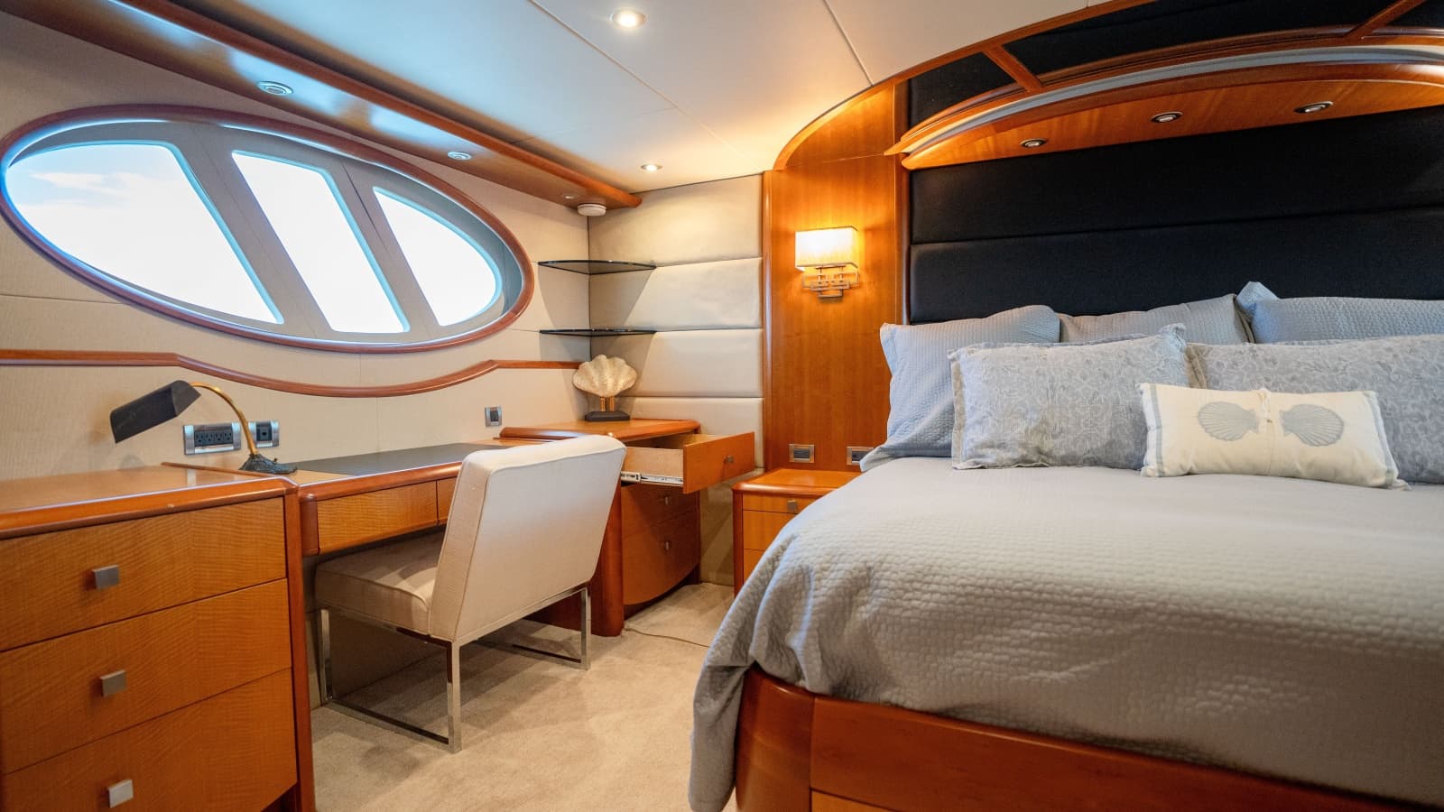 2006 Lazzara Yachts Skylounge - Photo 48