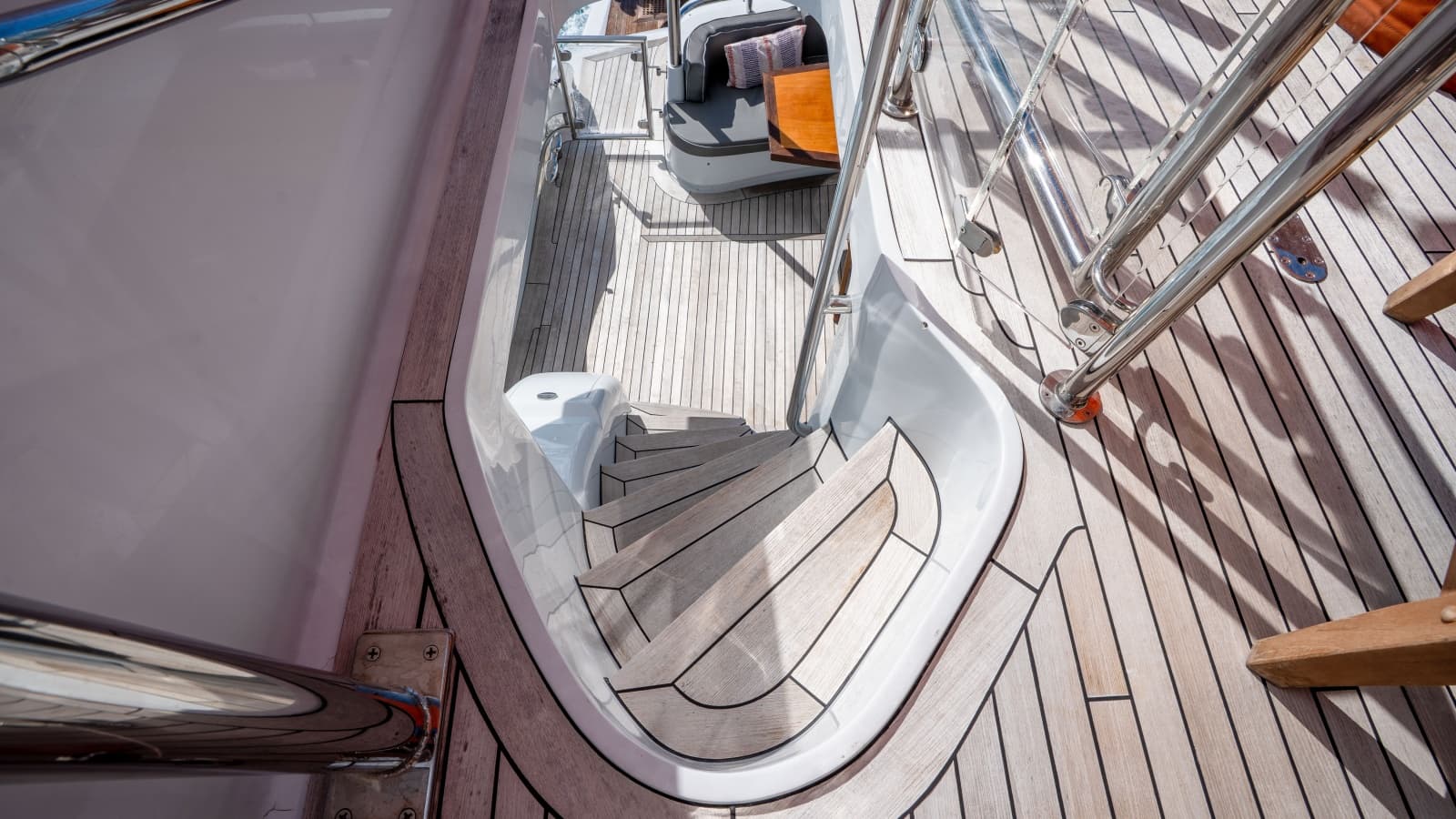 2006 Lazzara Yachts Skylounge - Photo 15