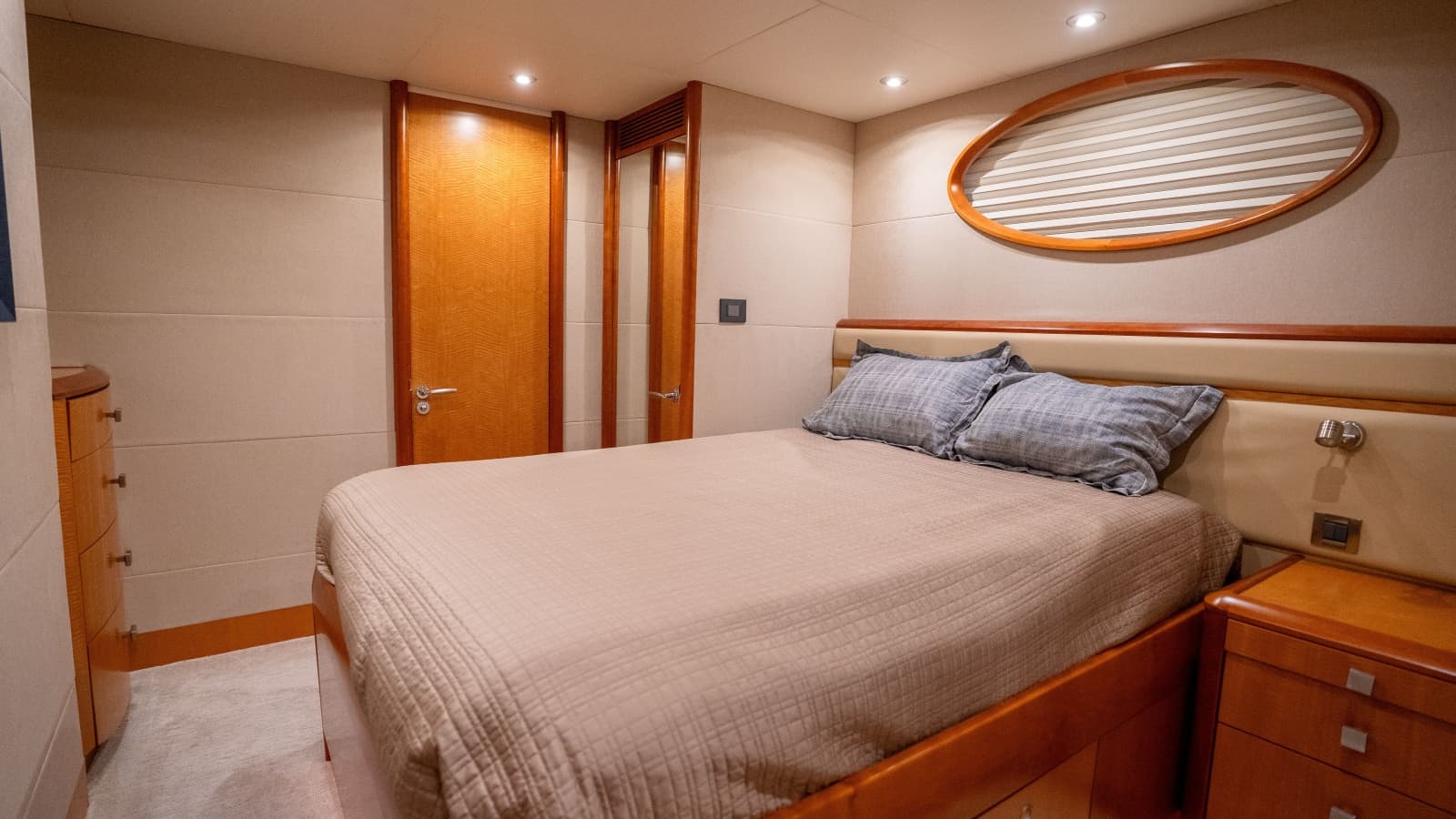 2006 Lazzara Yachts Skylounge - Photo 53
