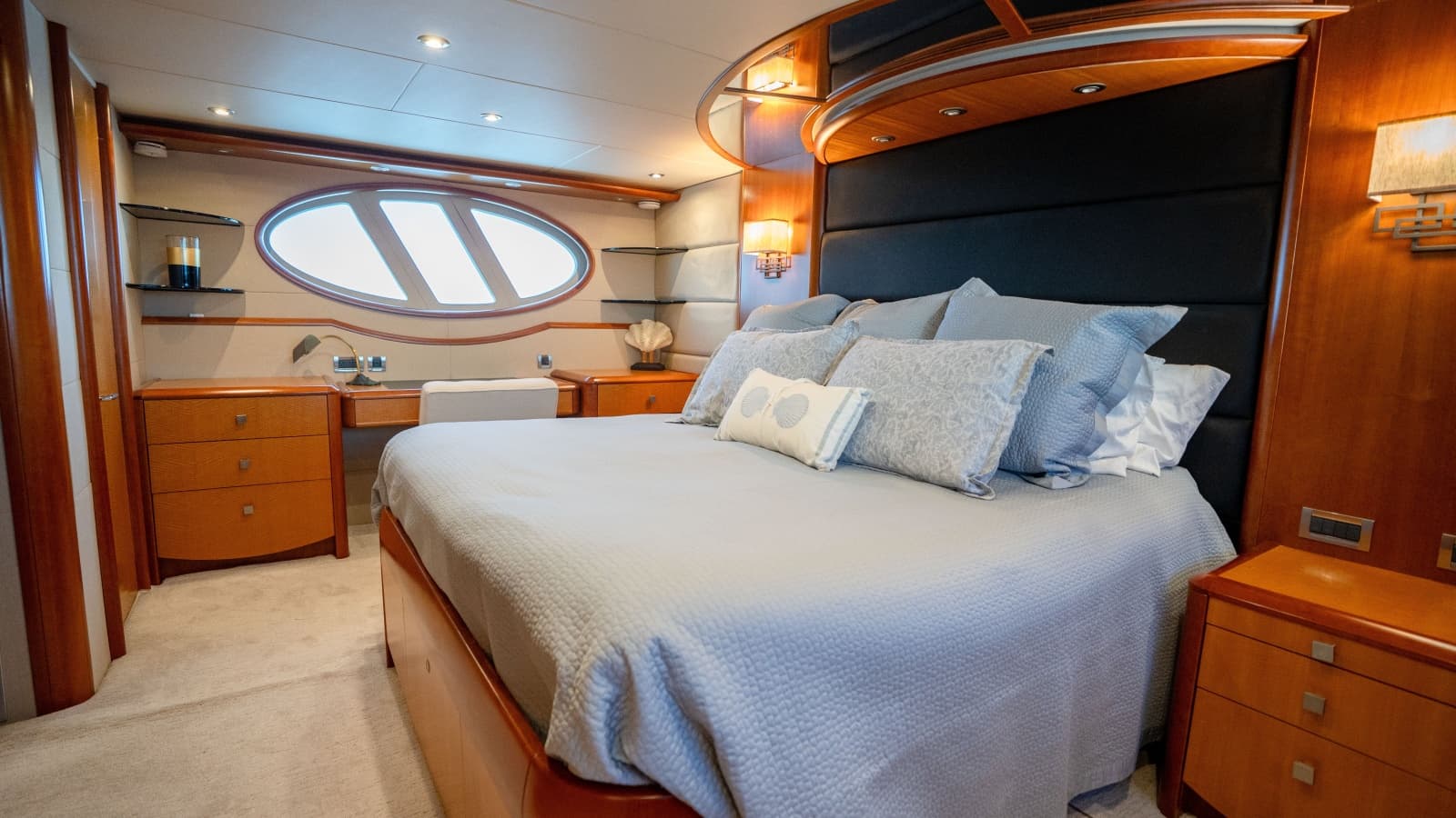 2006 Lazzara Yachts Skylounge - Photo 46