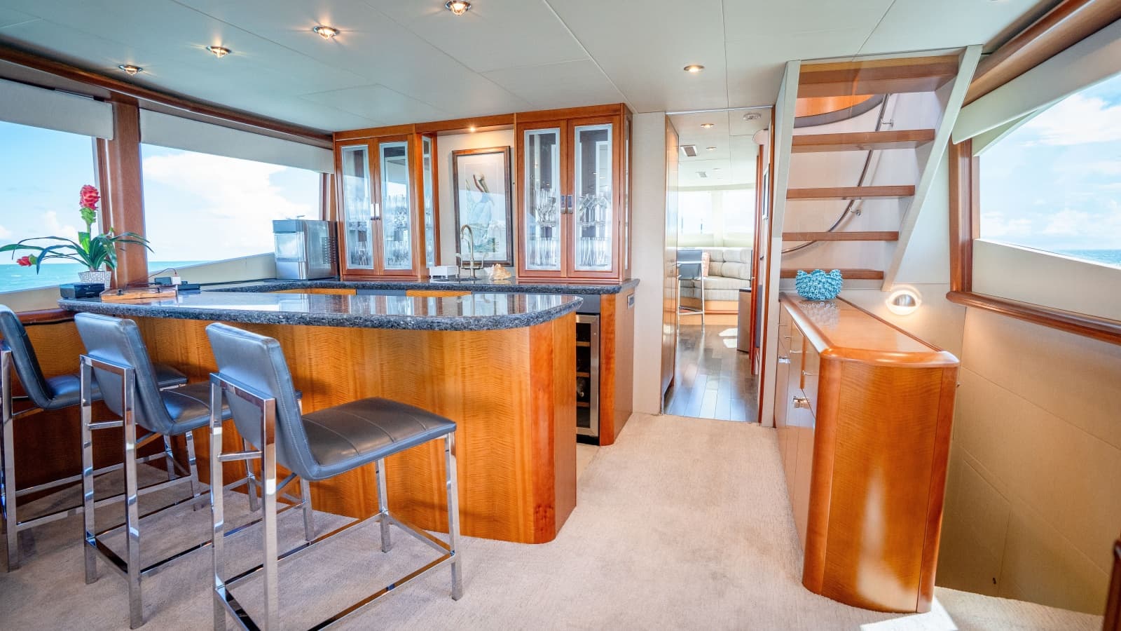 2006 Lazzara Yachts Skylounge - Photo 31