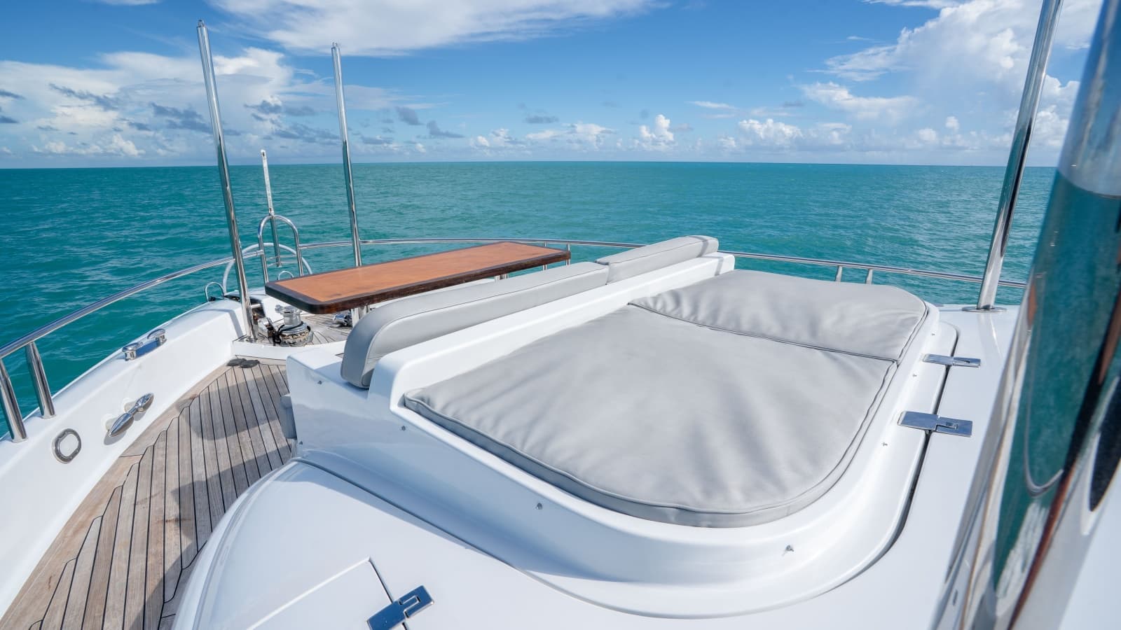 2006 Lazzara Yachts Skylounge - Photo 12