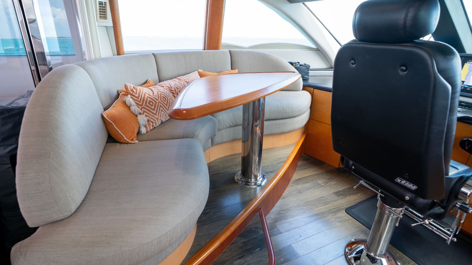 2006 Lazzara Yachts Skylounge - Photo 22