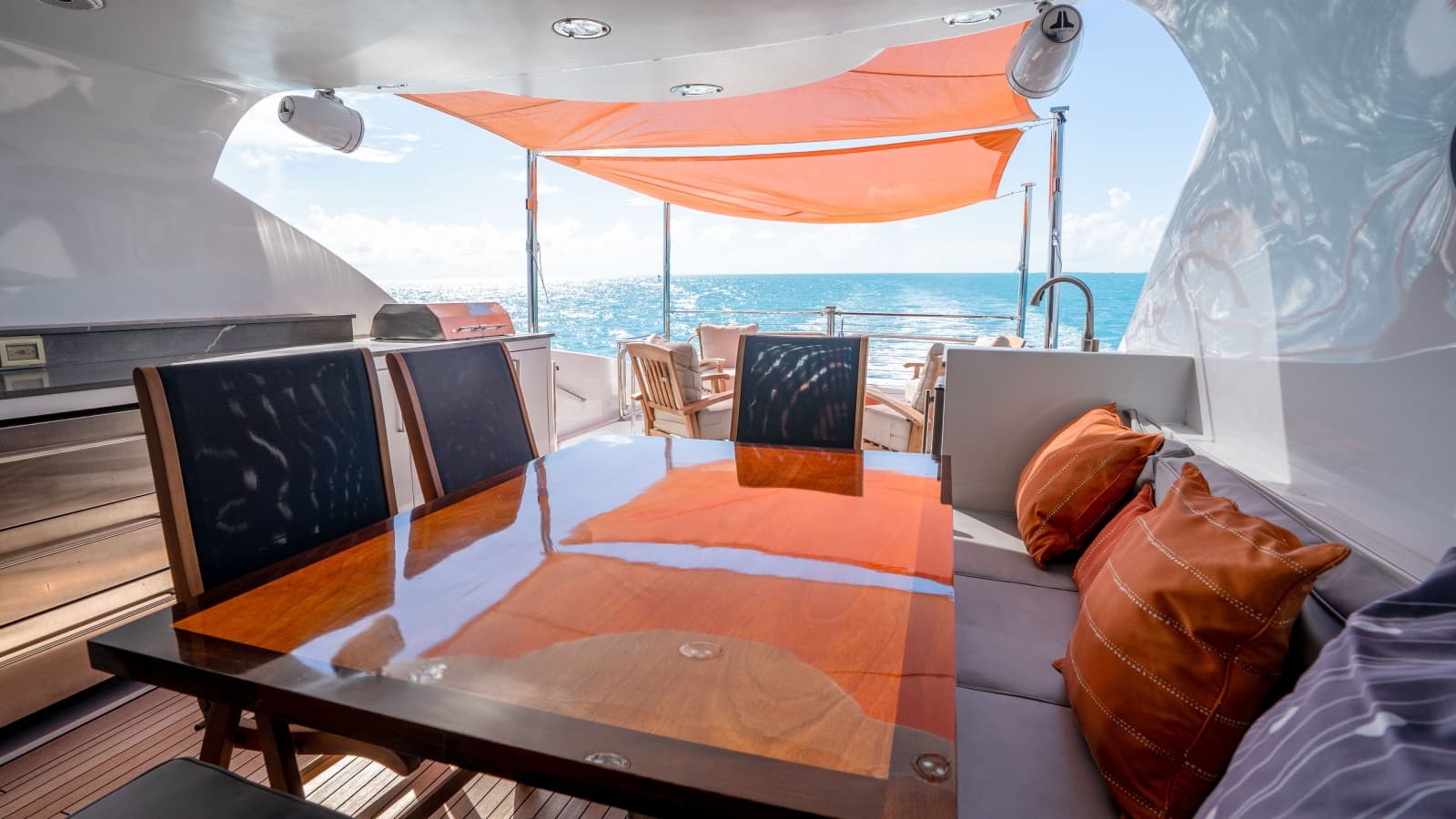 2006 Lazzara Yachts Skylounge - Photo 19