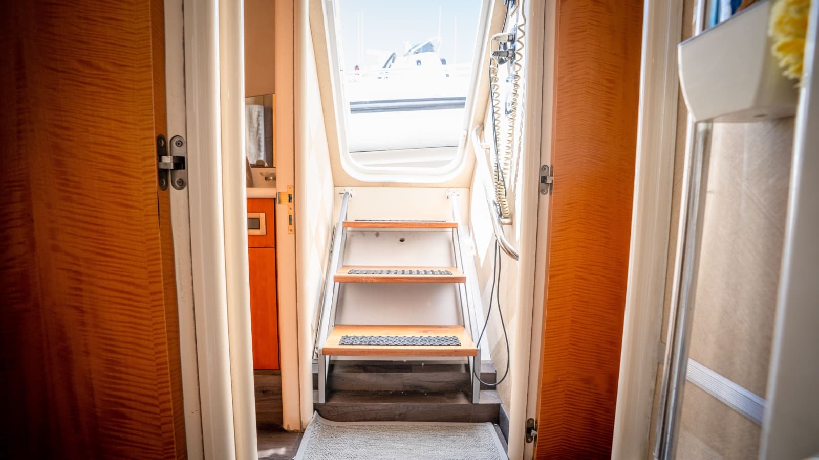 2006 Lazzara Yachts Skylounge - Photo 66