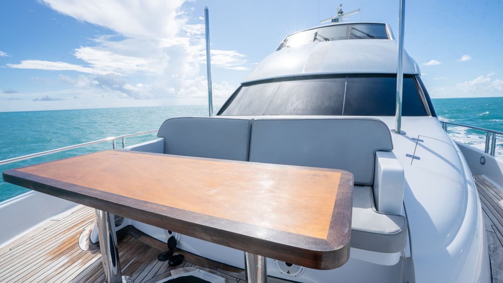 2006 Lazzara Yachts Skylounge - Photo 13