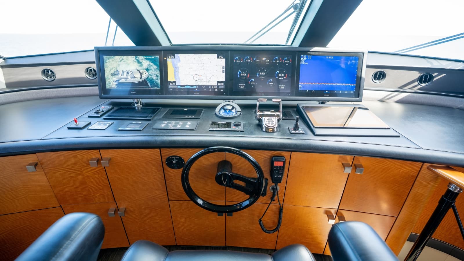 2006 Lazzara Yachts Skylounge - Photo 23