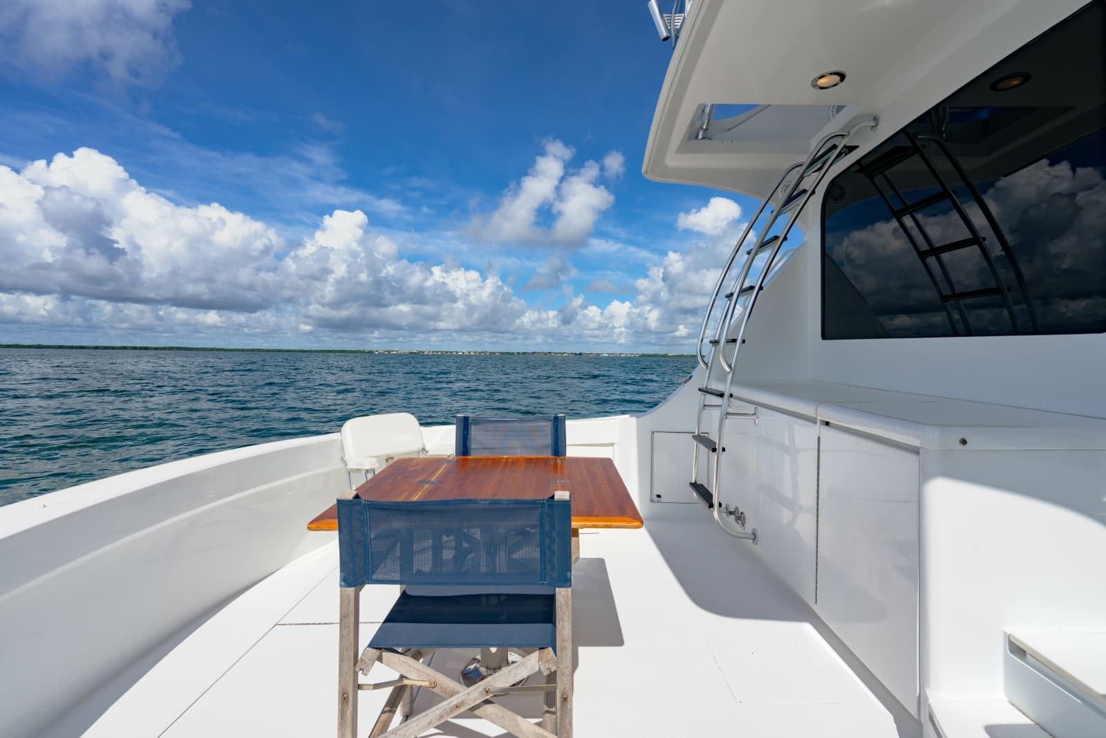 2004 Hatteras 54 Convertible - Photo 44