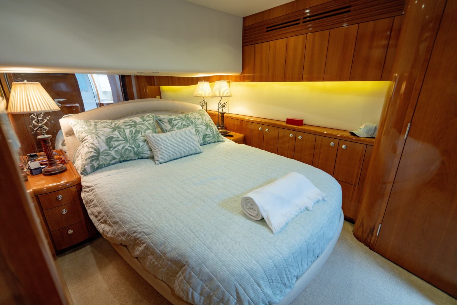2004 Hatteras 54 Convertible - Photo 87
