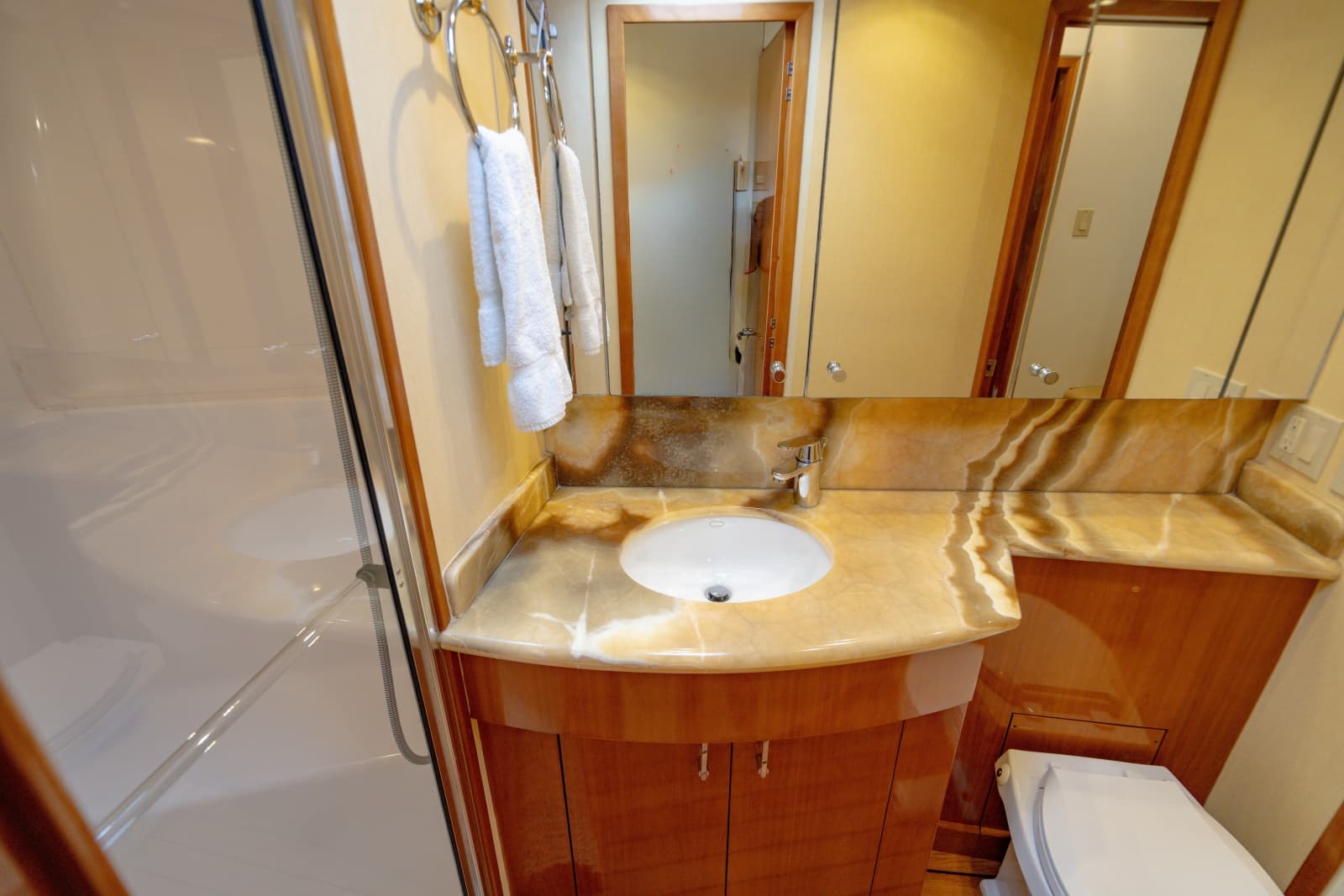 2004 Hatteras 54 Convertible - Photo 98
