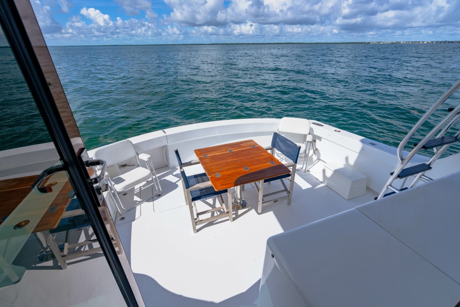 2004 Hatteras 54 Convertible - Photo 39