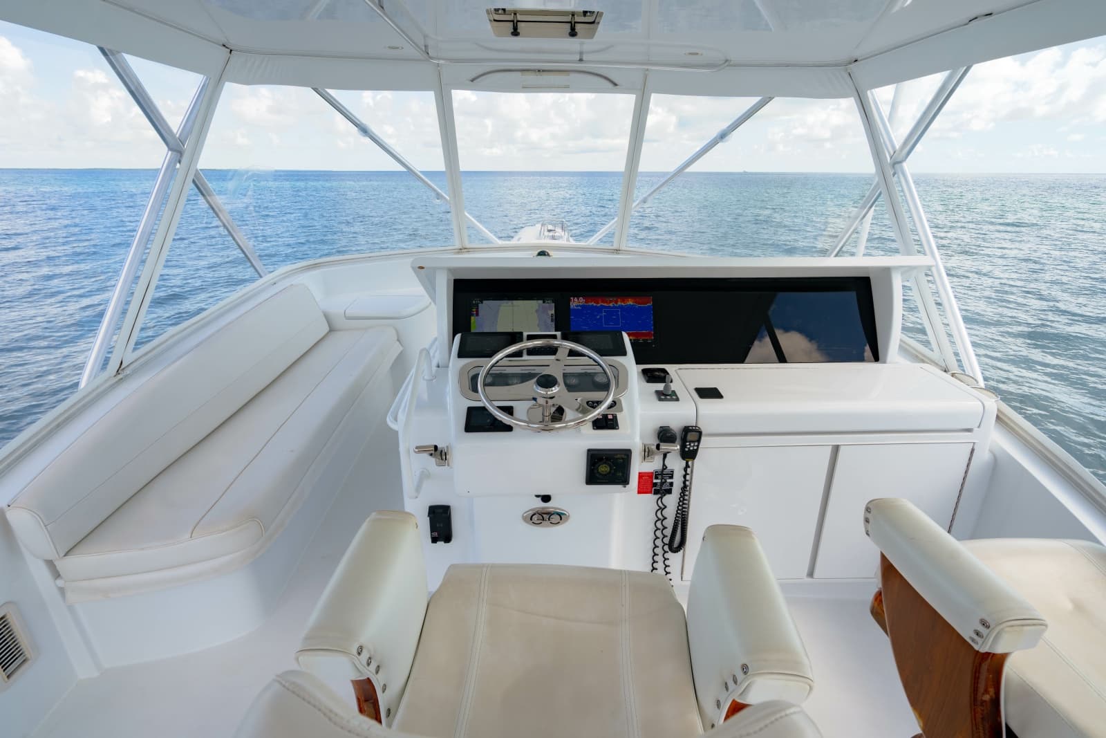 2004 Hatteras 54 Convertible - Photo 53