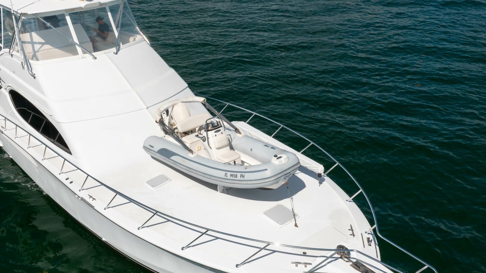 2004 Hatteras 54 Convertible - Photo 38