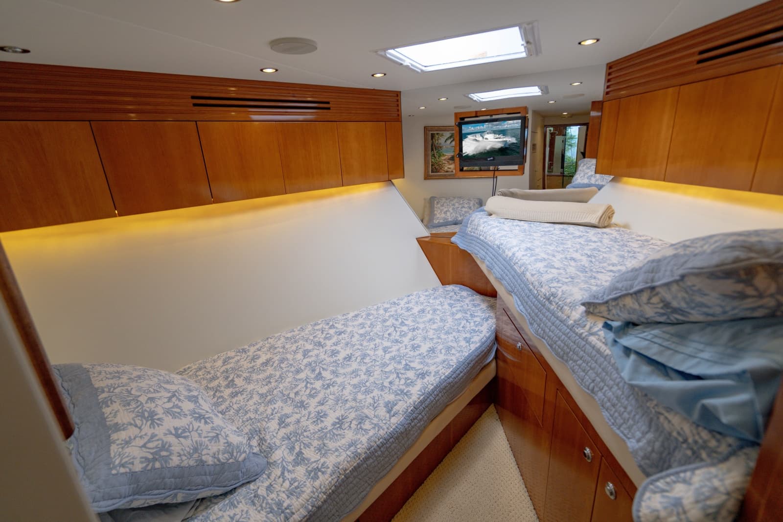 2004 Hatteras 54 Convertible - Photo 95