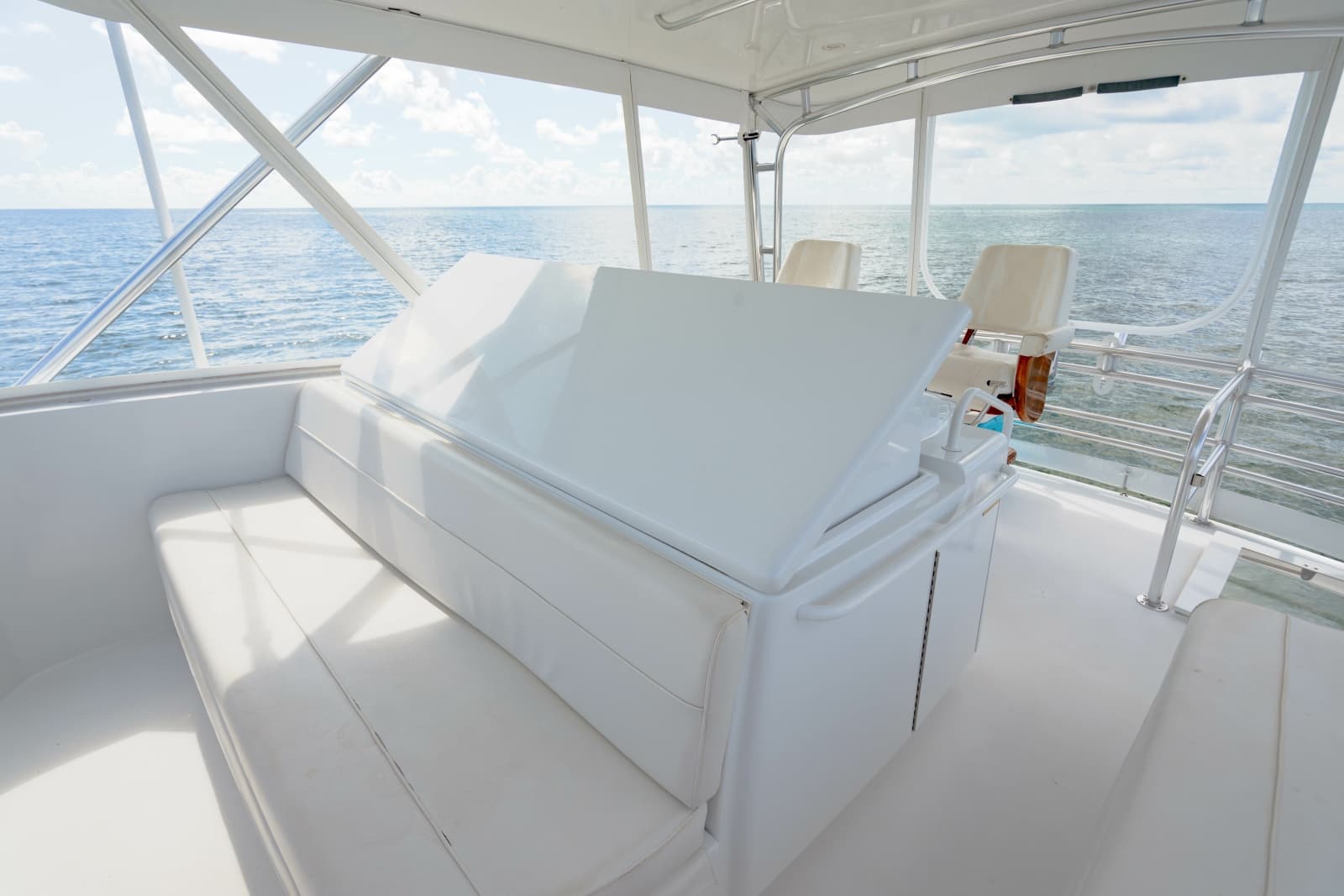 2004 Hatteras 54 Convertible - Photo 65