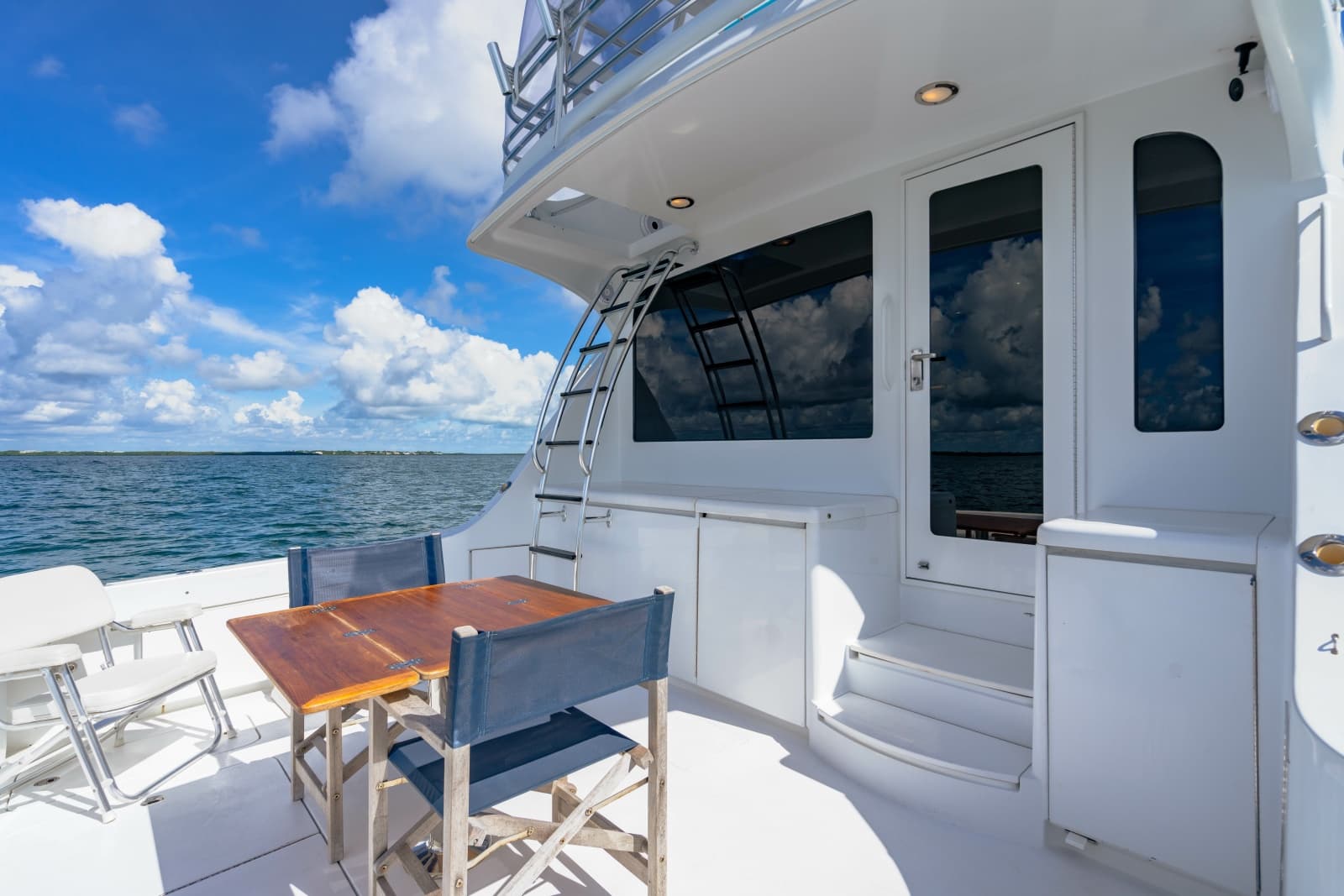 2004 Hatteras 54 Convertible - Photo 40