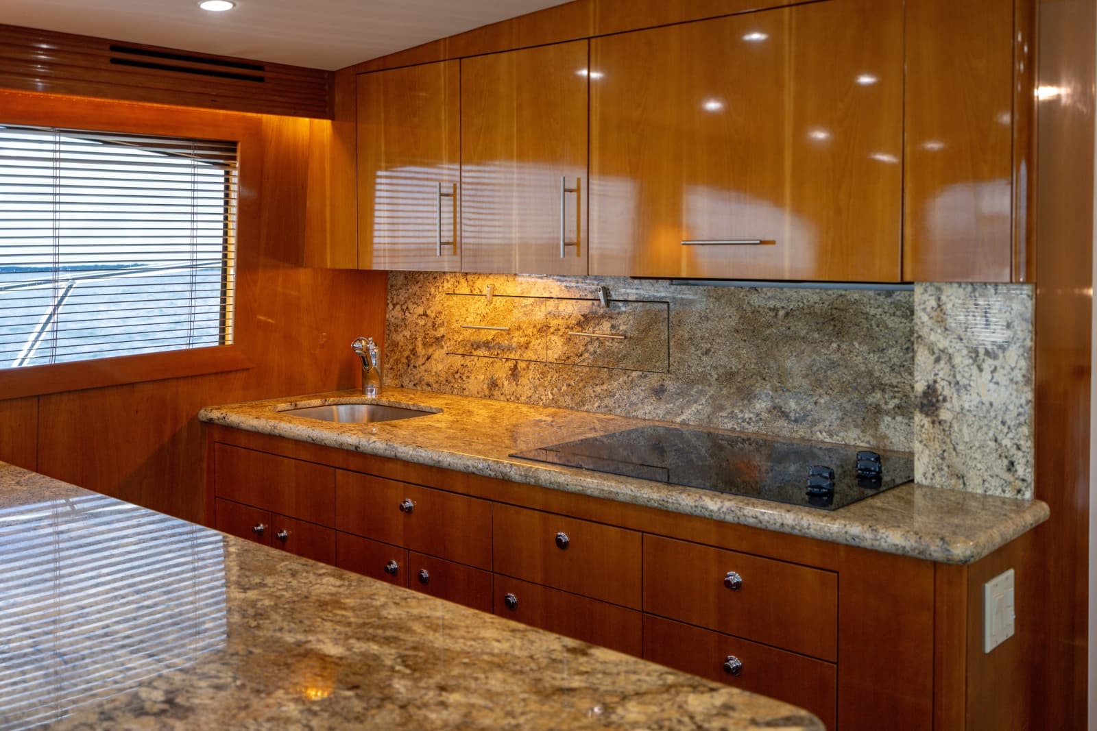 2004 Hatteras 54 Convertible - Photo 75
