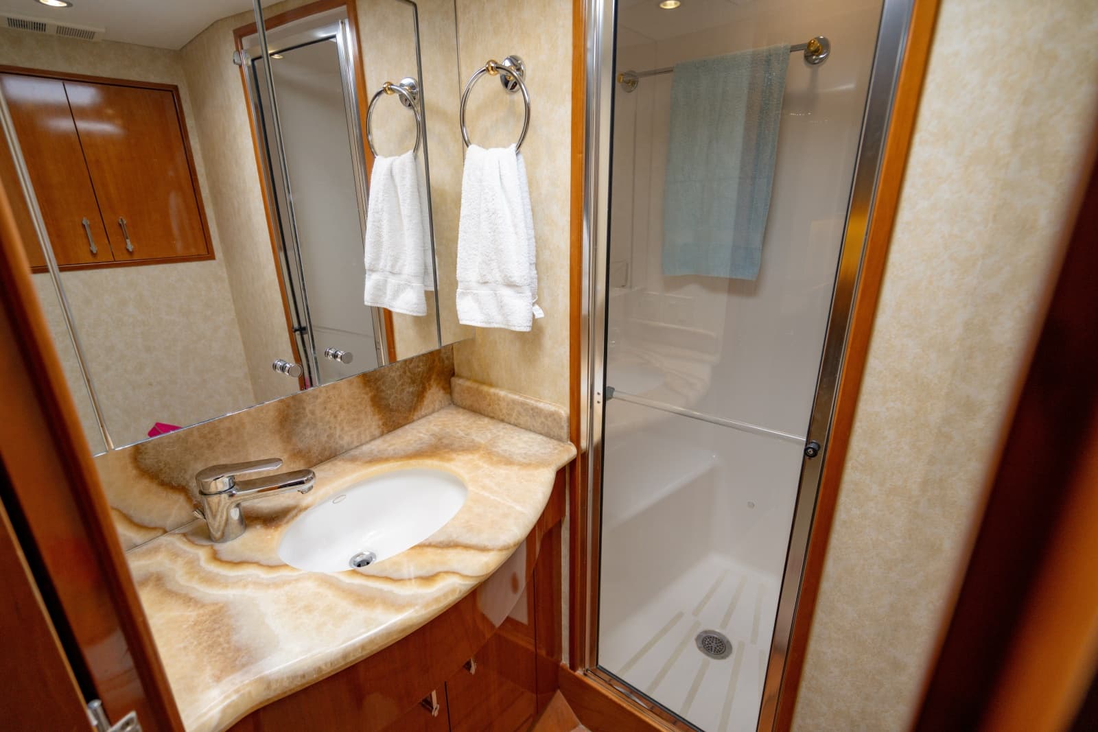 2004 Hatteras 54 Convertible - Photo 92