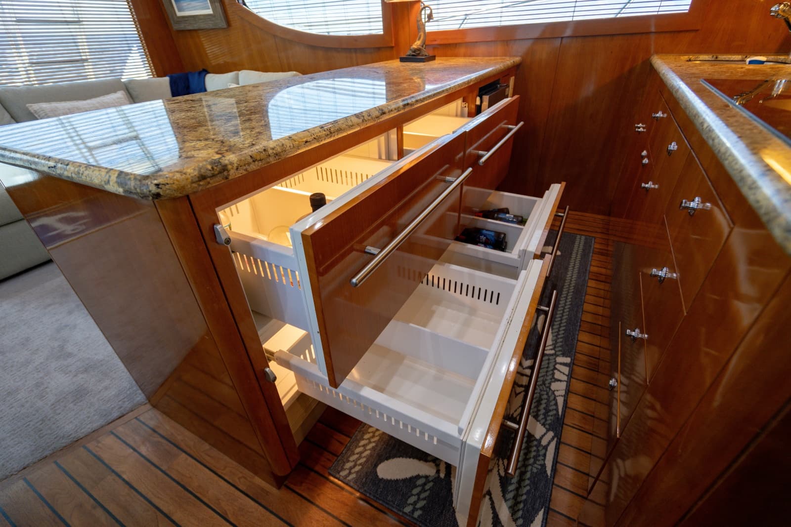 2004 Hatteras 54 Convertible - Photo 86