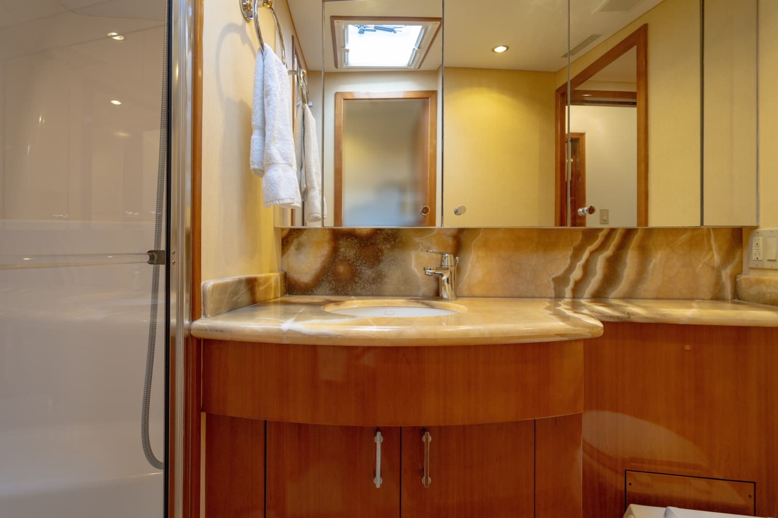 2004 Hatteras 54 Convertible - Photo 97