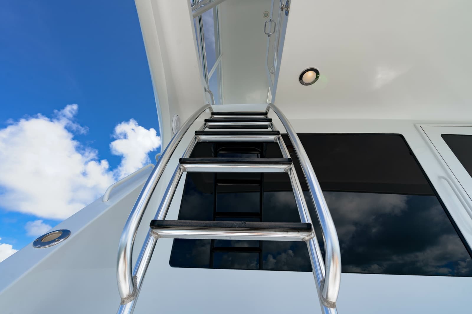 2004 Hatteras 54 Convertible - Photo 52