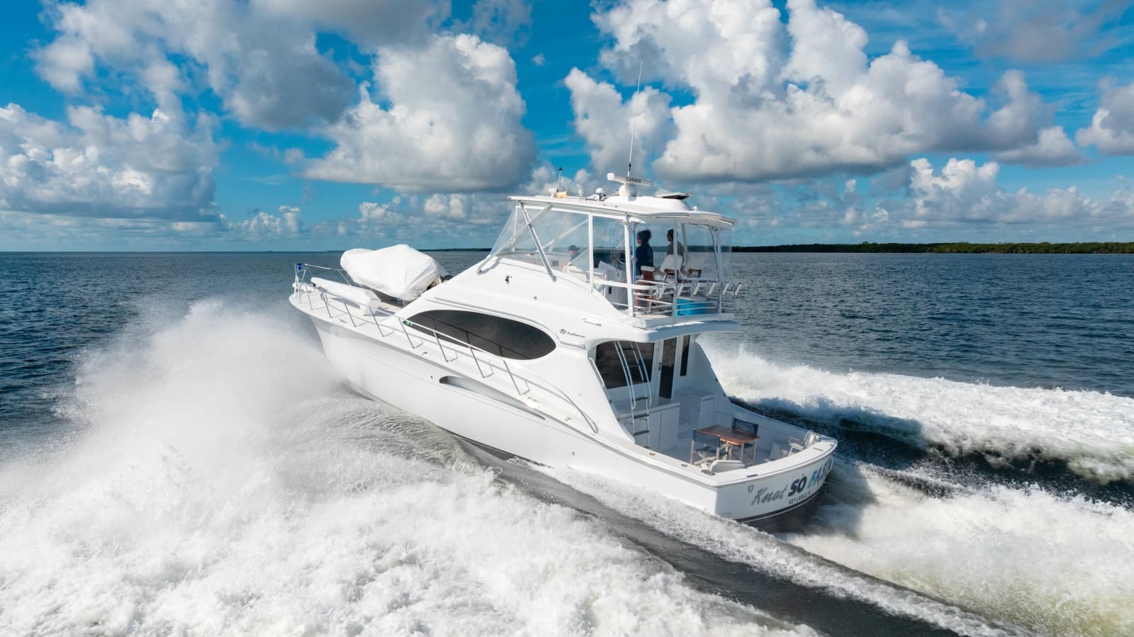 2004 Hatteras 54 Convertible - Photo 4