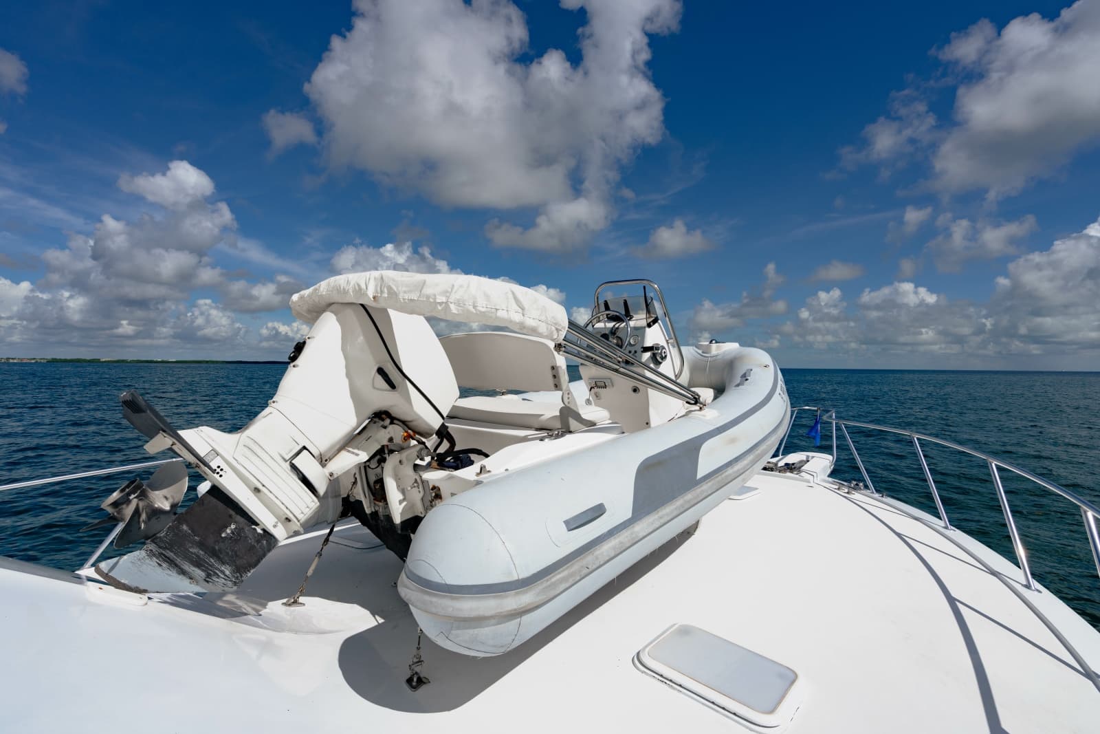 2004 Hatteras 54 Convertible - Photo 46