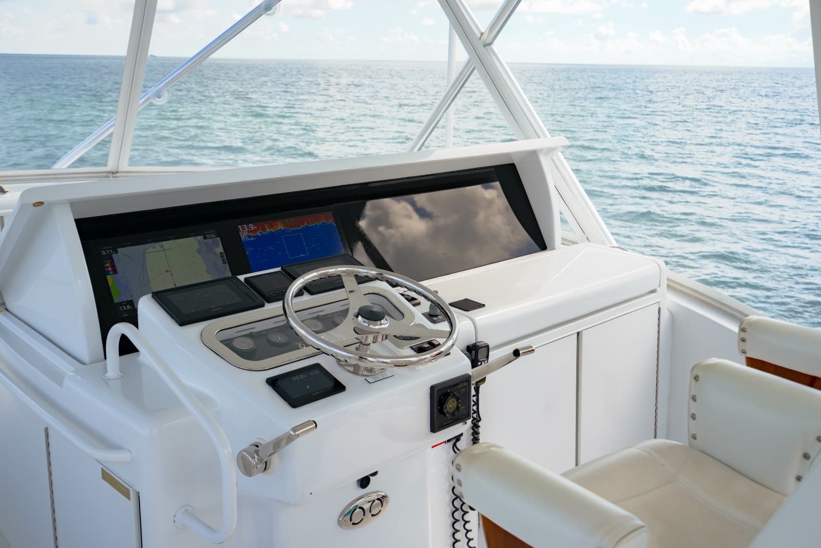 2004 Hatteras 54 Convertible - Photo 56