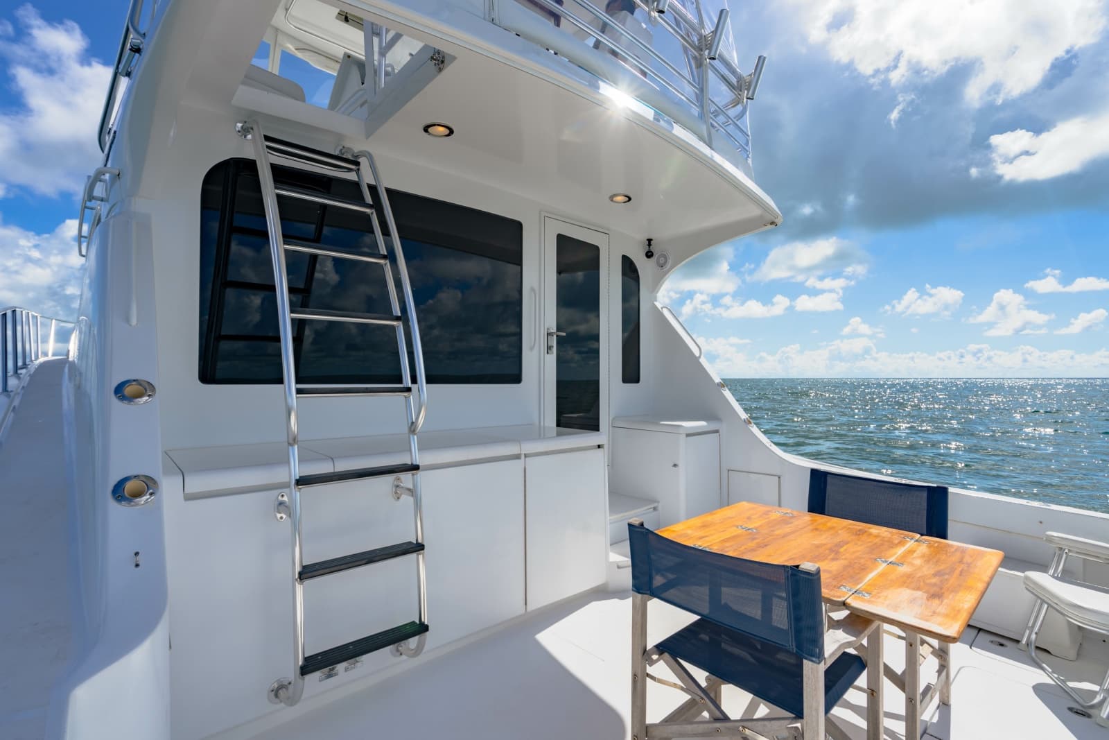 2004 Hatteras 54 Convertible - Photo 41