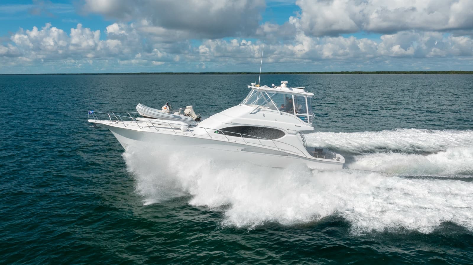 2004 Hatteras 54 Convertible - Photo 18