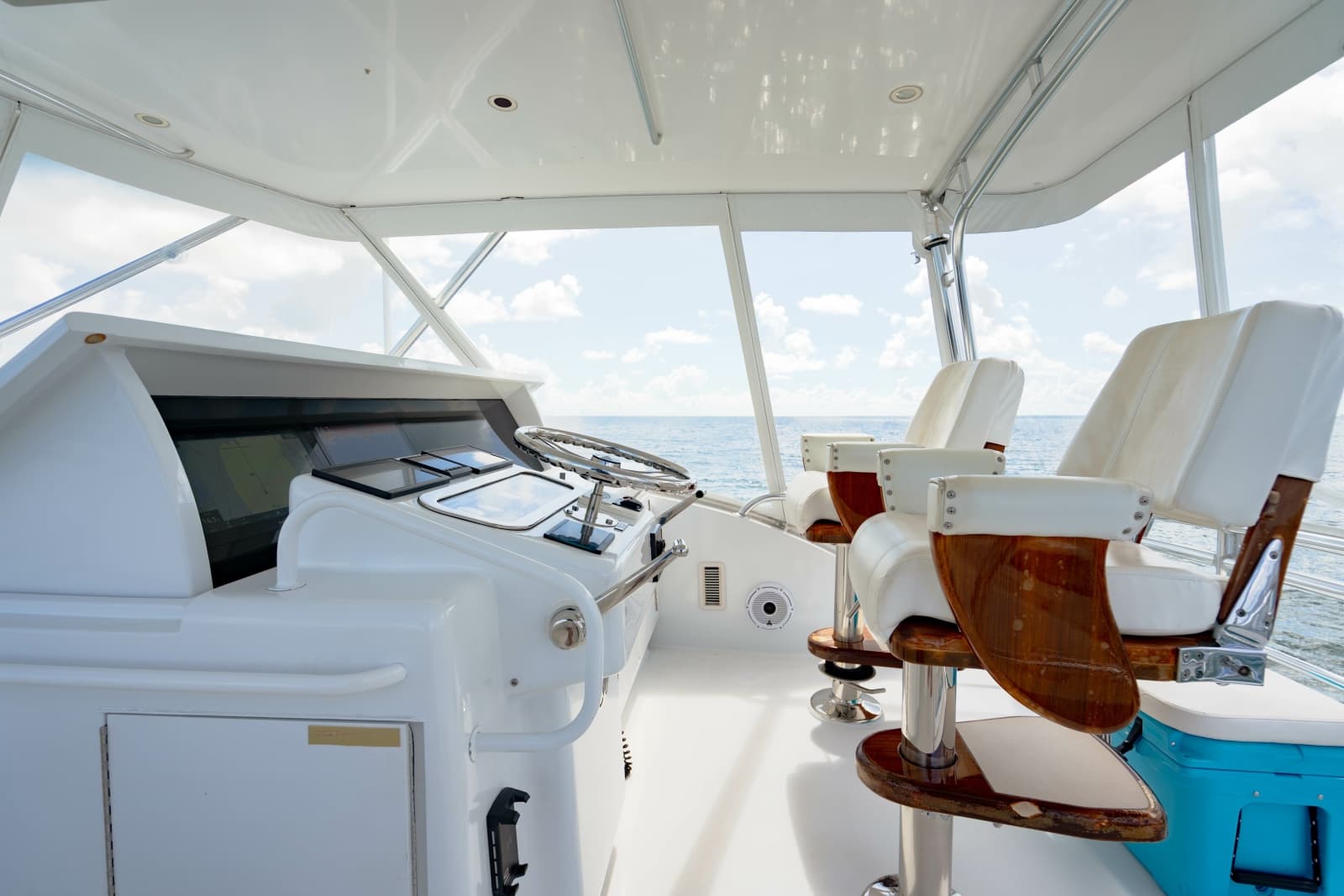 2004 Hatteras 54 Convertible - Photo 61