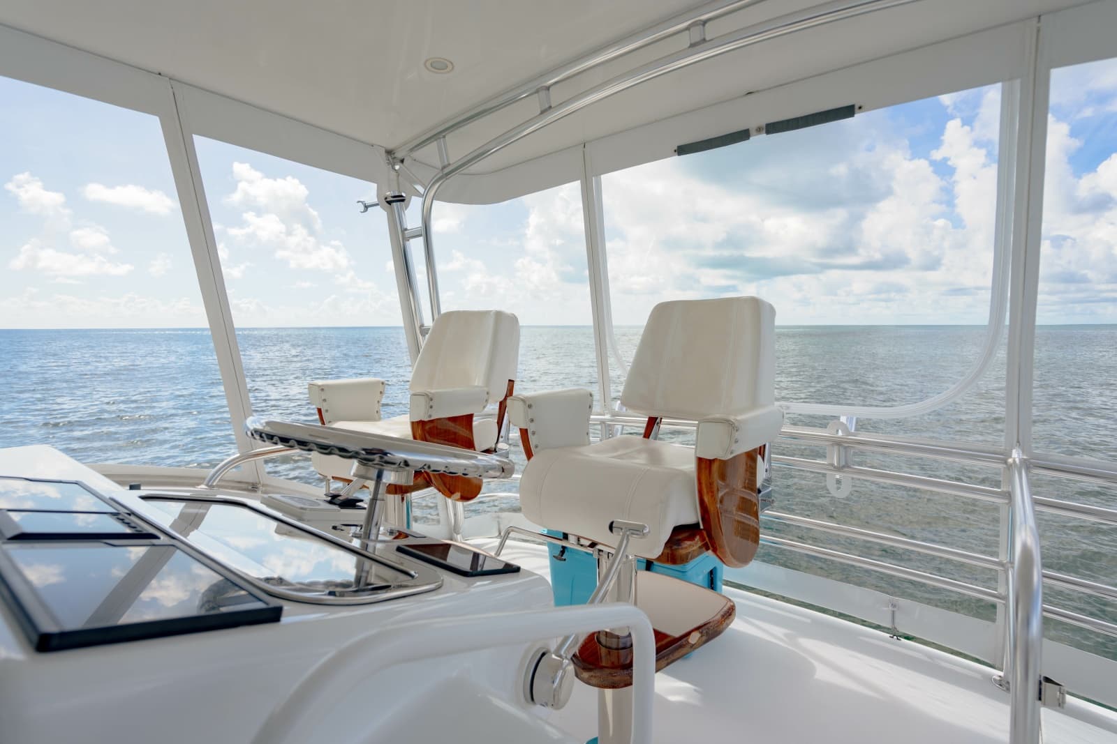 2004 Hatteras 54 Convertible - Photo 66