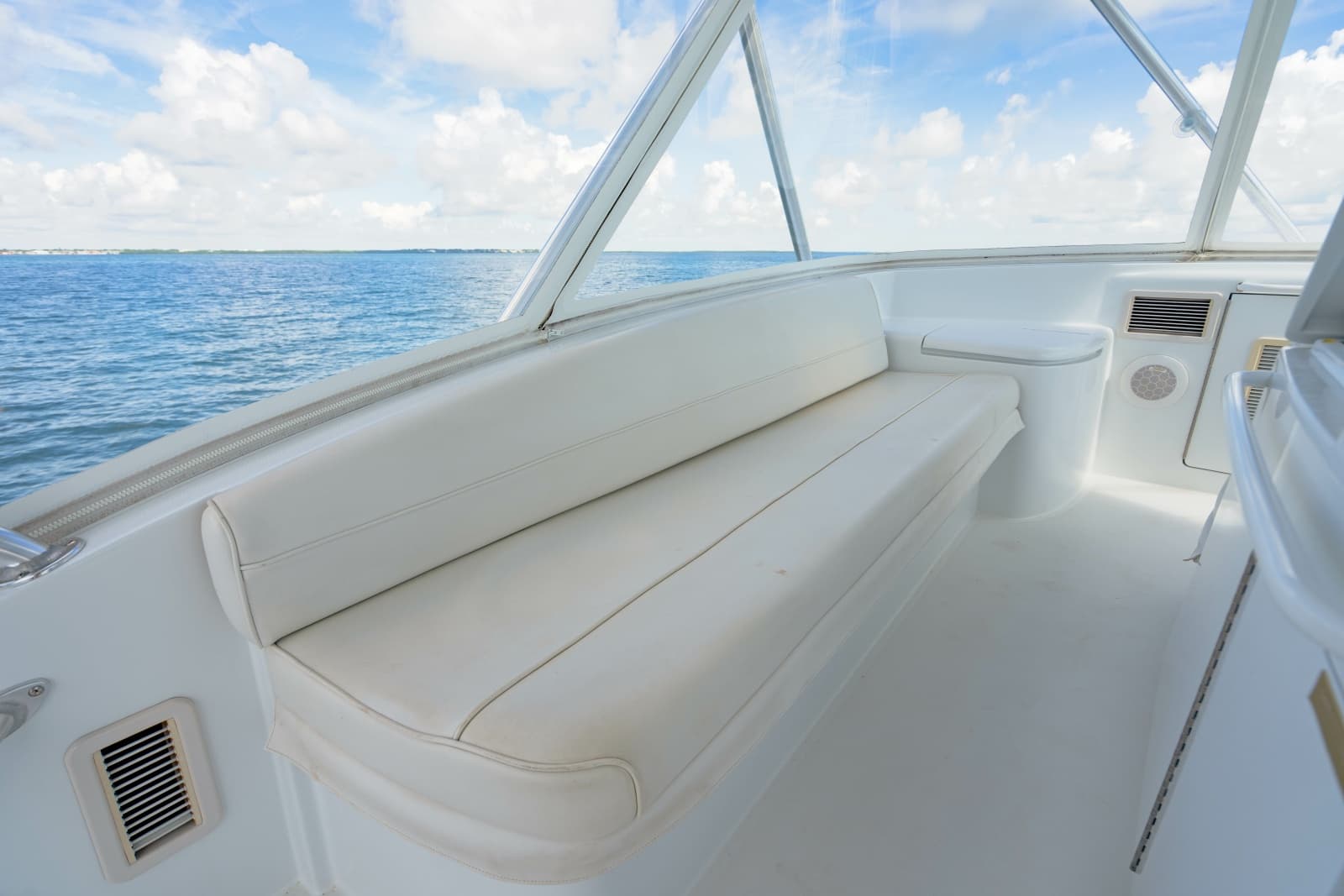 2004 Hatteras 54 Convertible - Photo 62