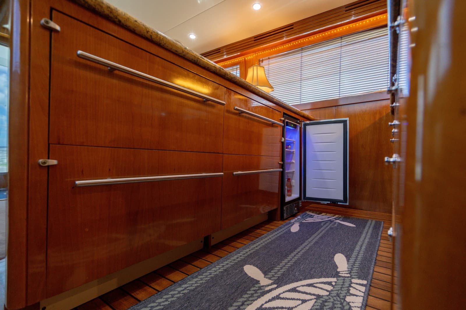 2004 Hatteras 54 Convertible - Photo 85
