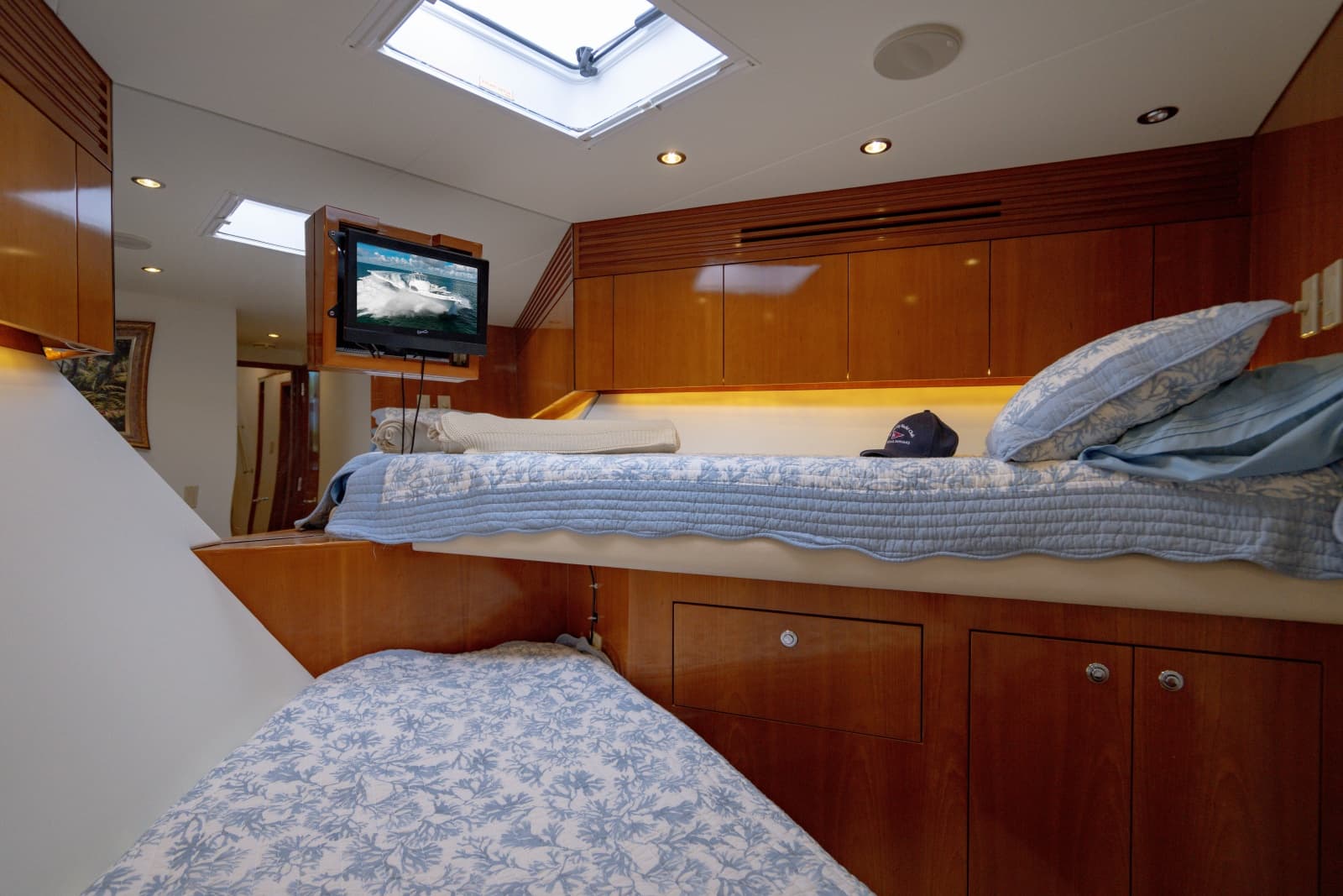 2004 Hatteras 54 Convertible - Photo 96