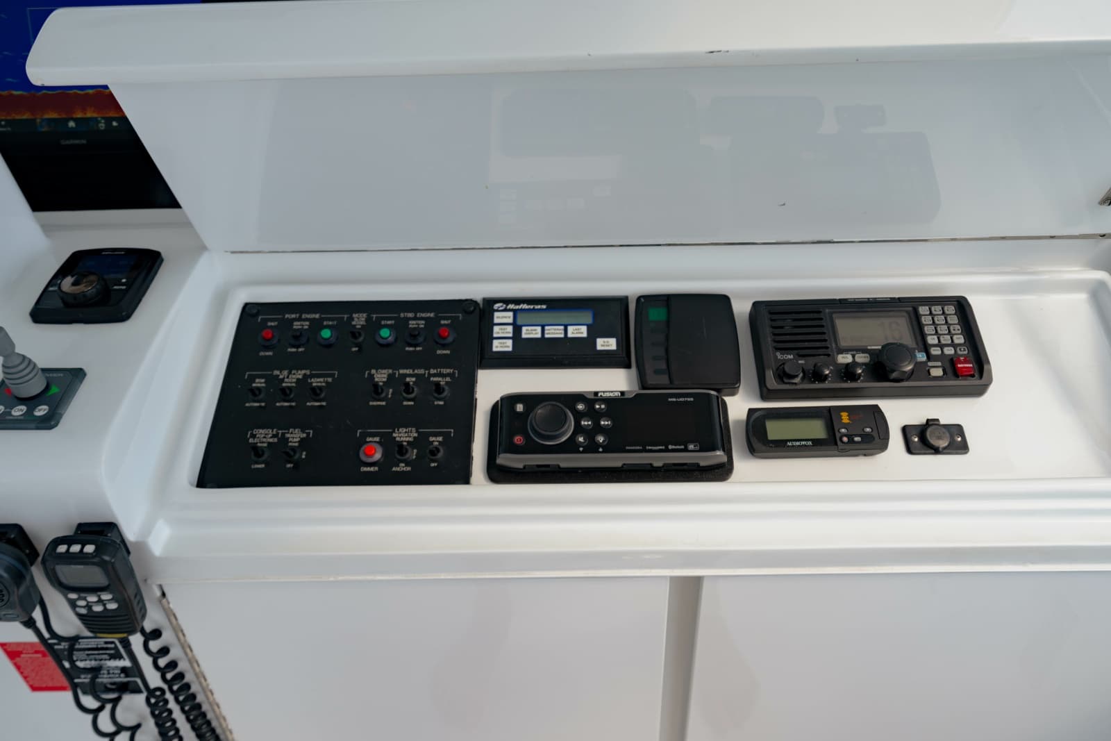 2004 Hatteras 54 Convertible - Photo 67