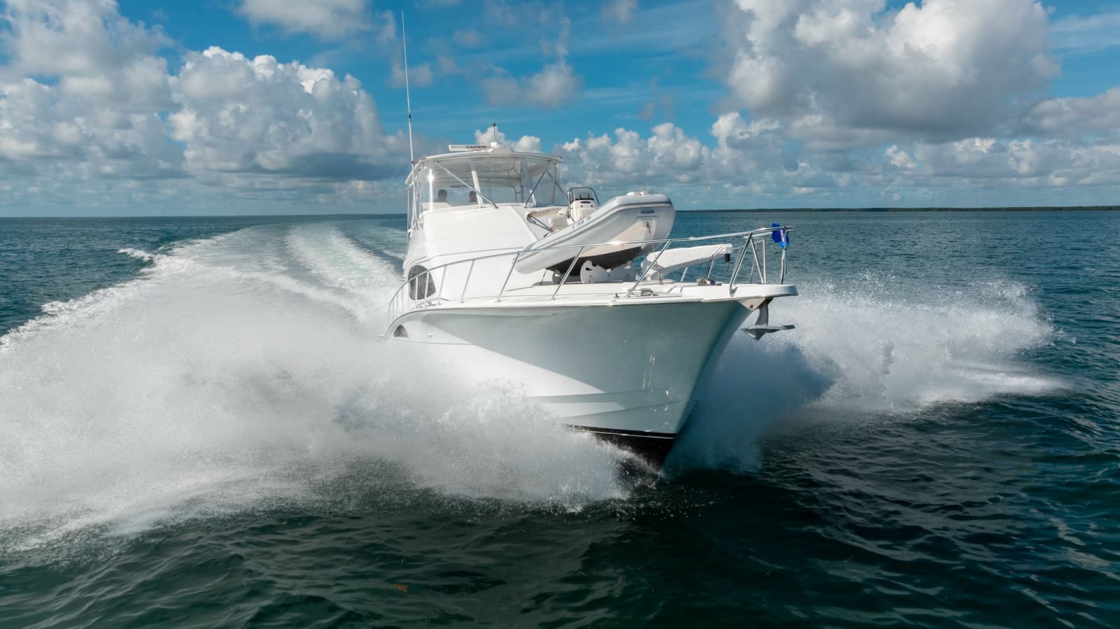 2004 Hatteras 54 Convertible - Photo 23