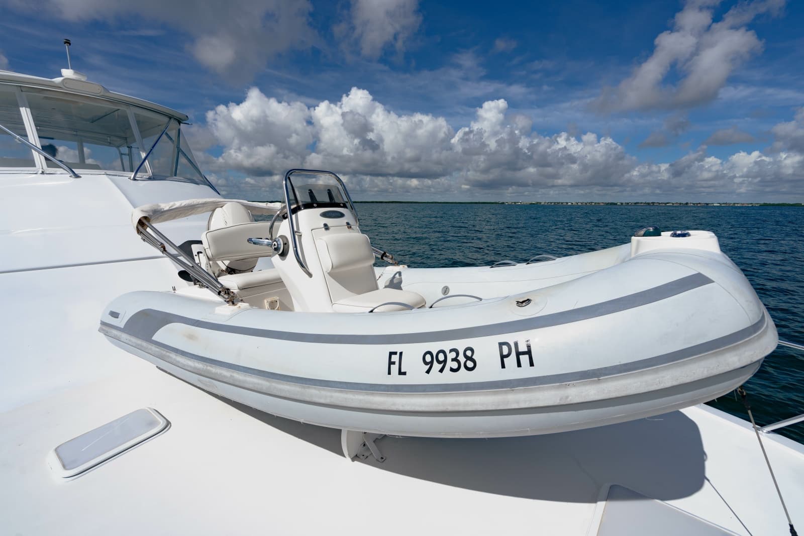 2004 Hatteras 54 Convertible - Photo 49