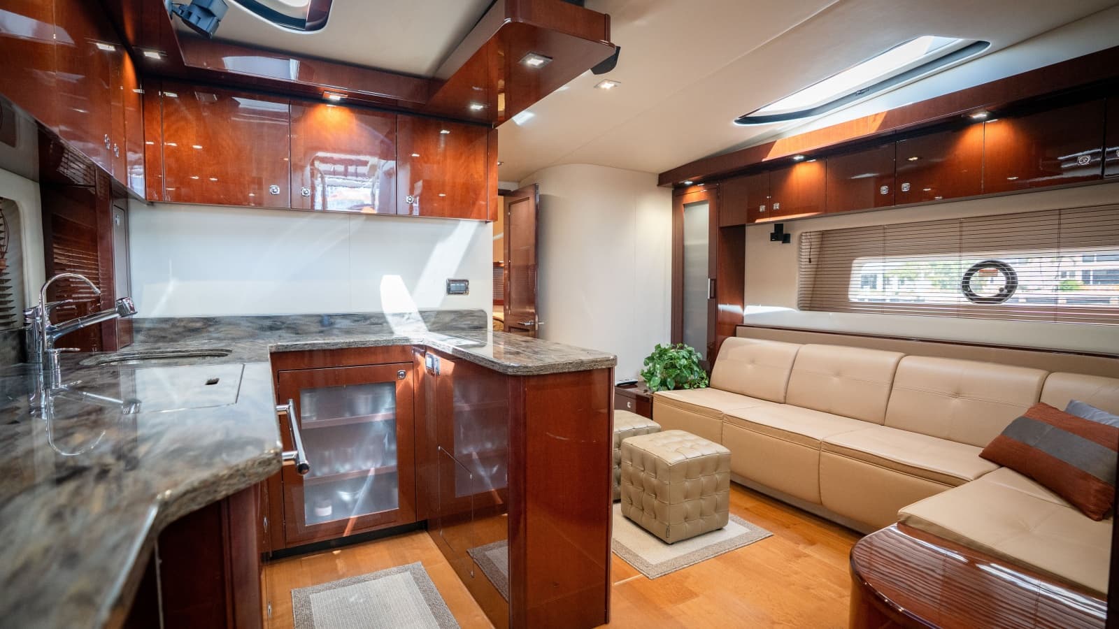 2012 Sea Ray 580 Sundancer - Photo 29