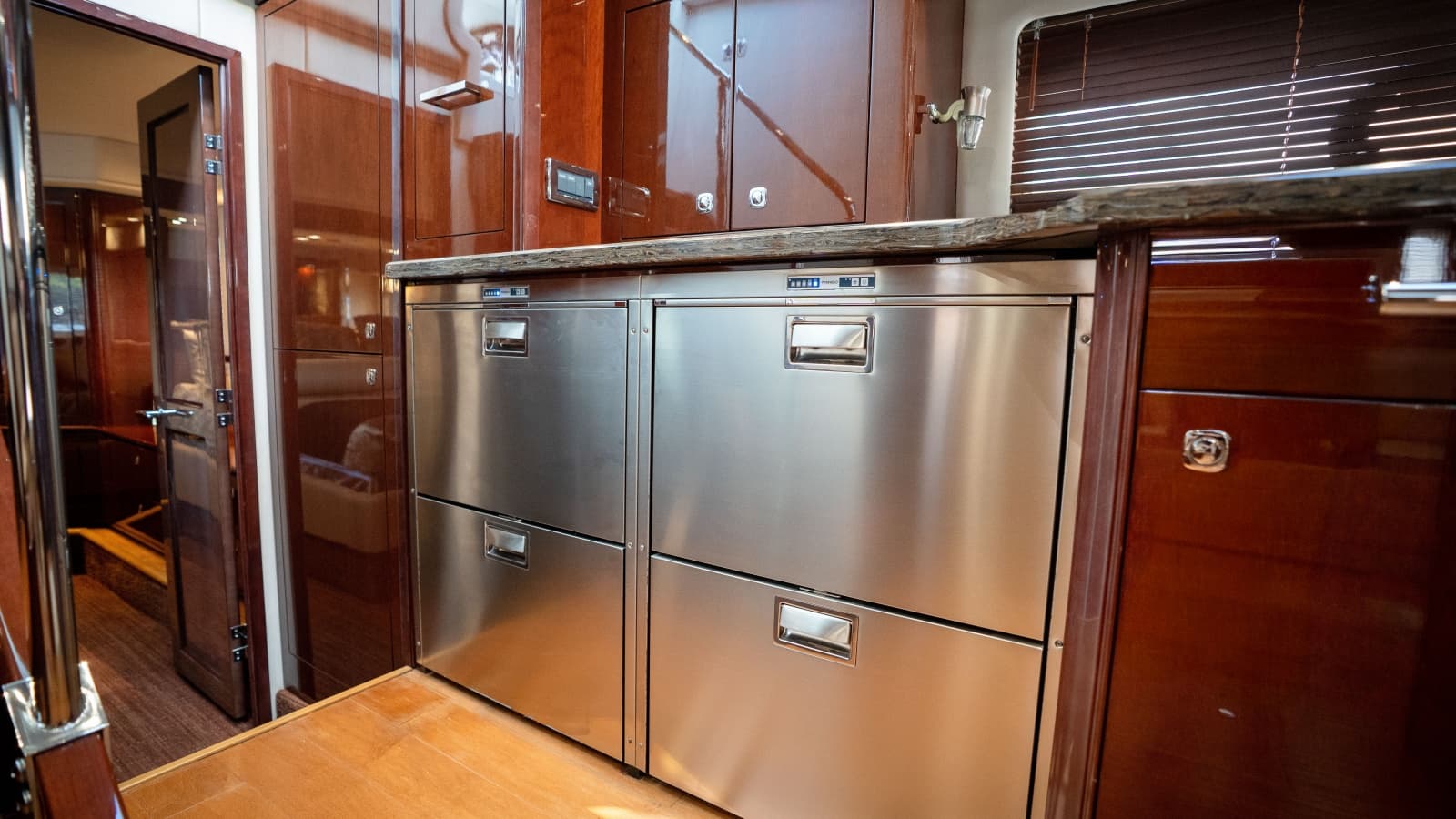 2012 Sea Ray 580 Sundancer - Photo 31