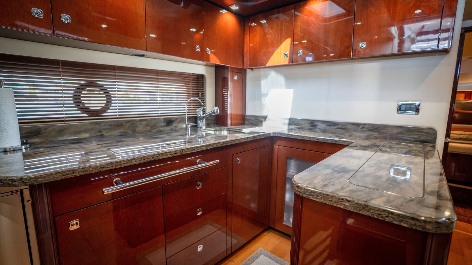 2012 Sea Ray 580 Sundancer - Photo 30