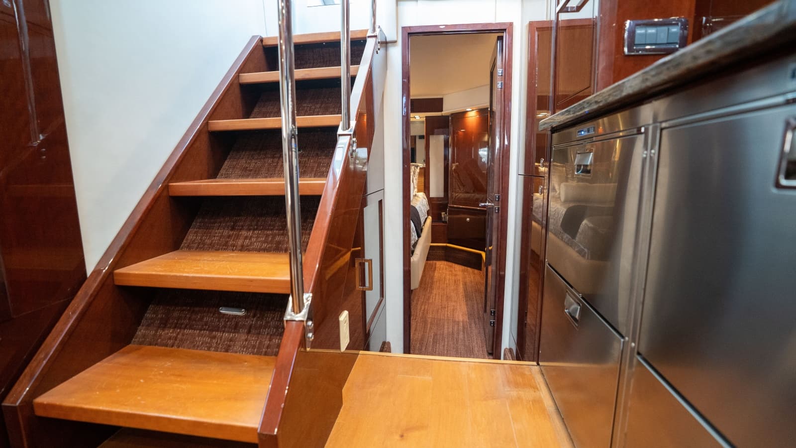 2012 Sea Ray 580 Sundancer - Photo 32
