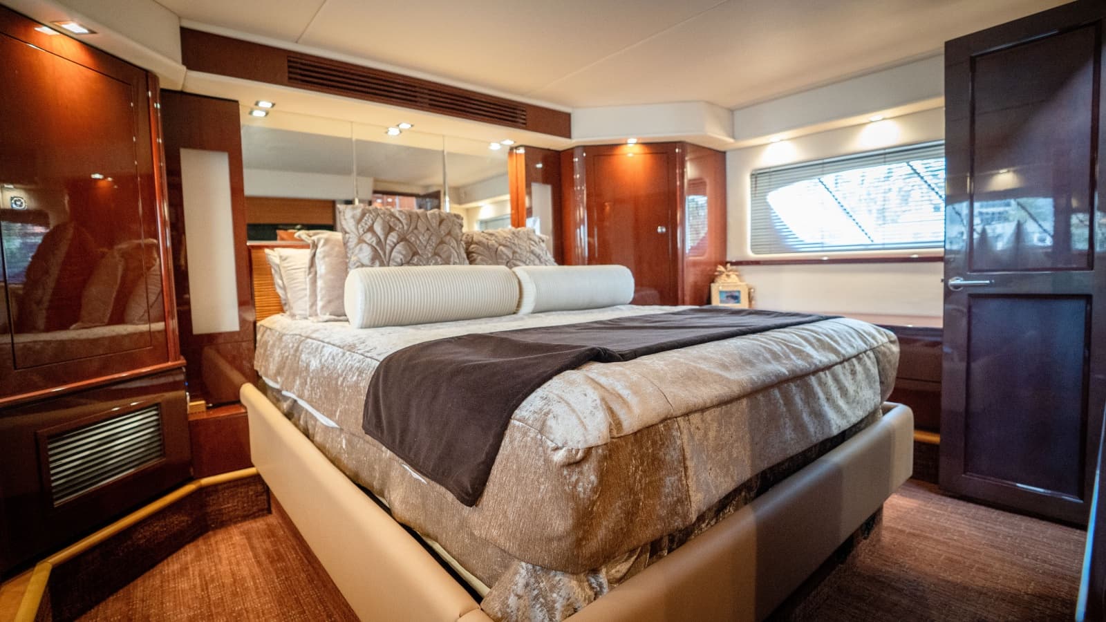 2012 Sea Ray 580 Sundancer - Photo 33